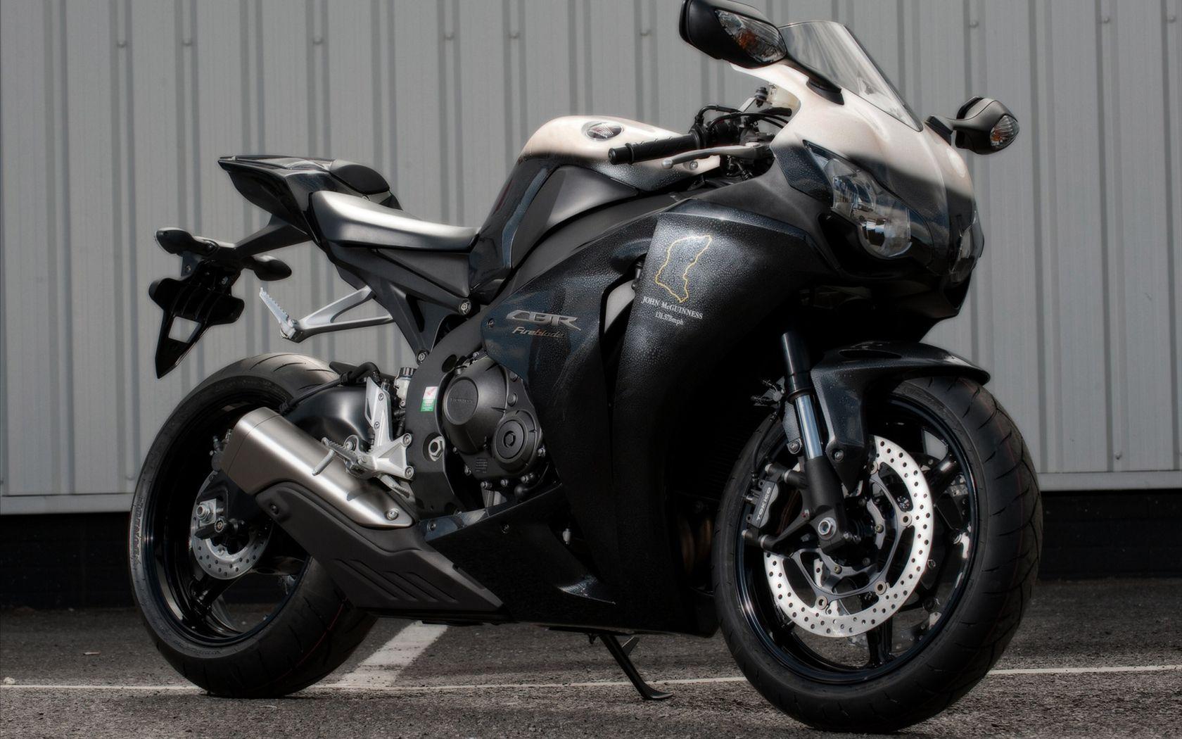 Wallpaper Cbr1000rr Black