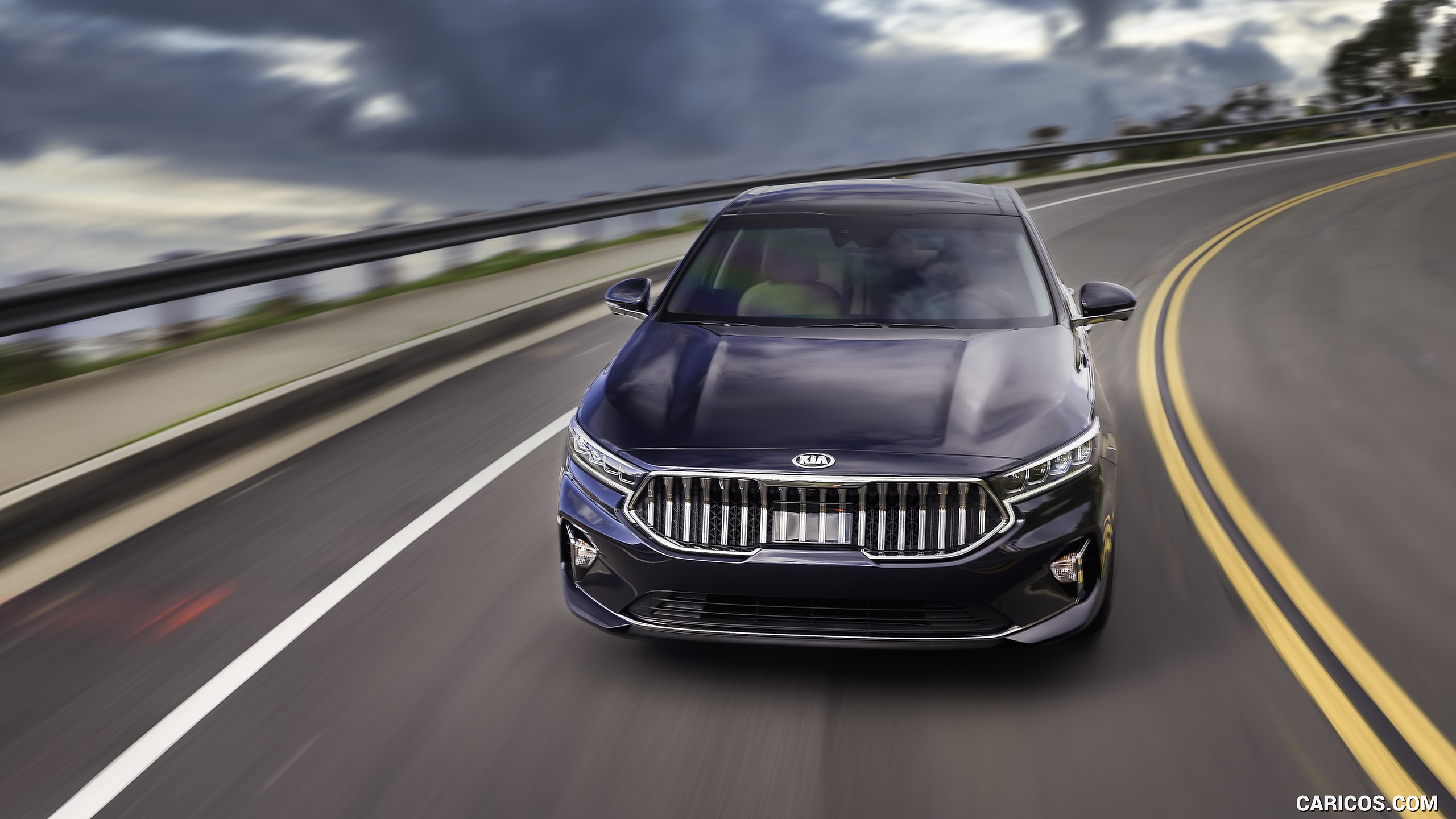 Kia Cadenza Front Caricos