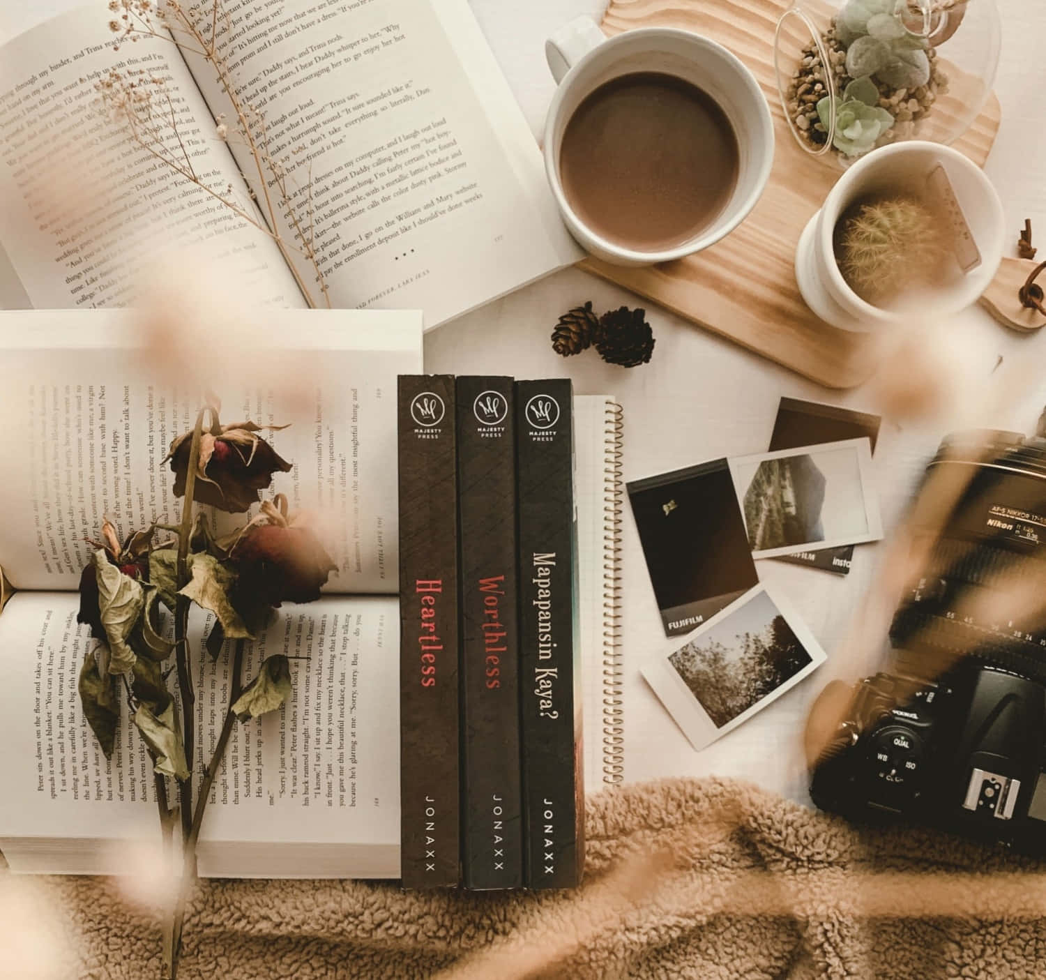 Aesthetic Book Picture Wallpaper