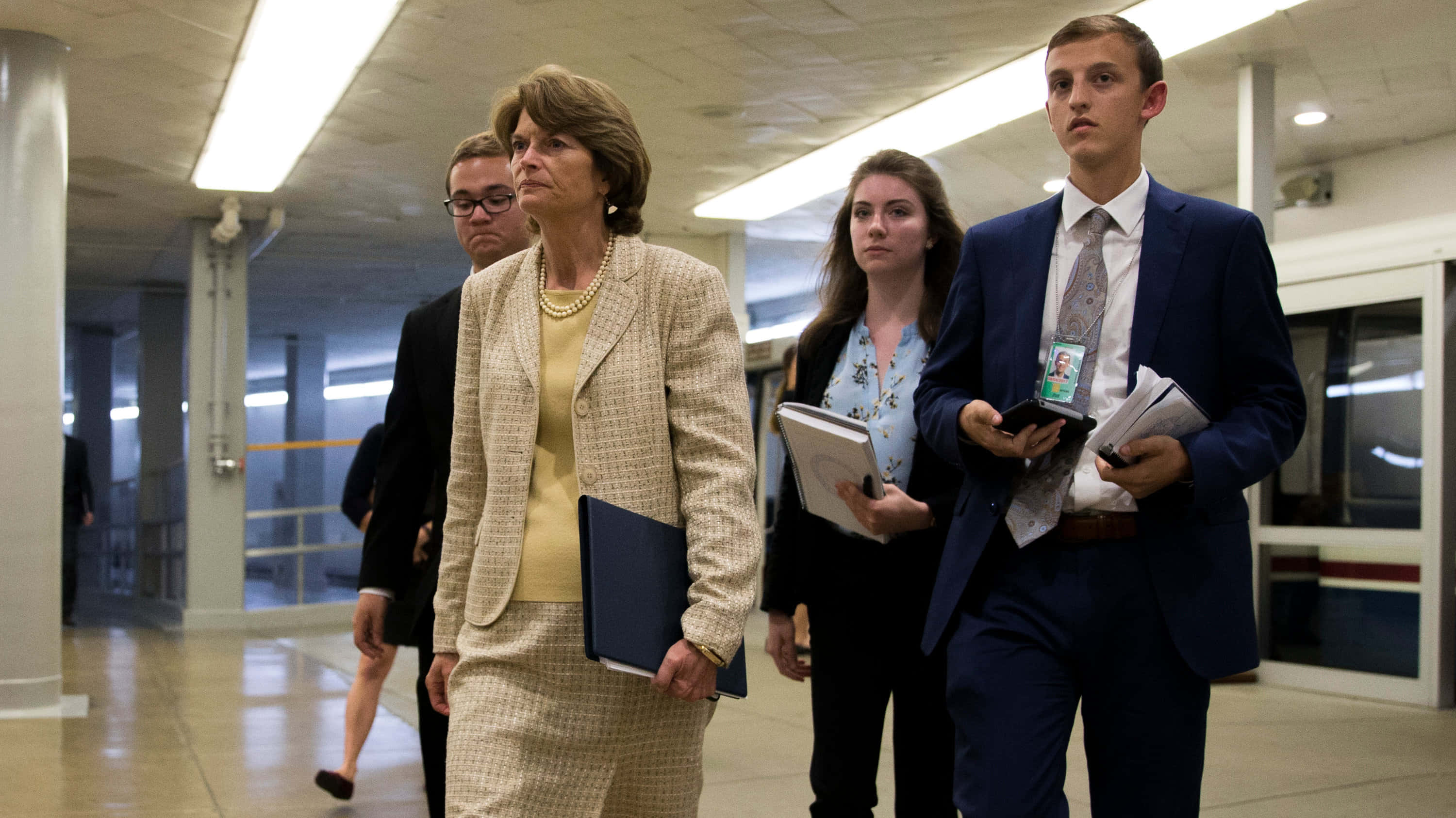 En Lisa Murkowski X Wallpaper