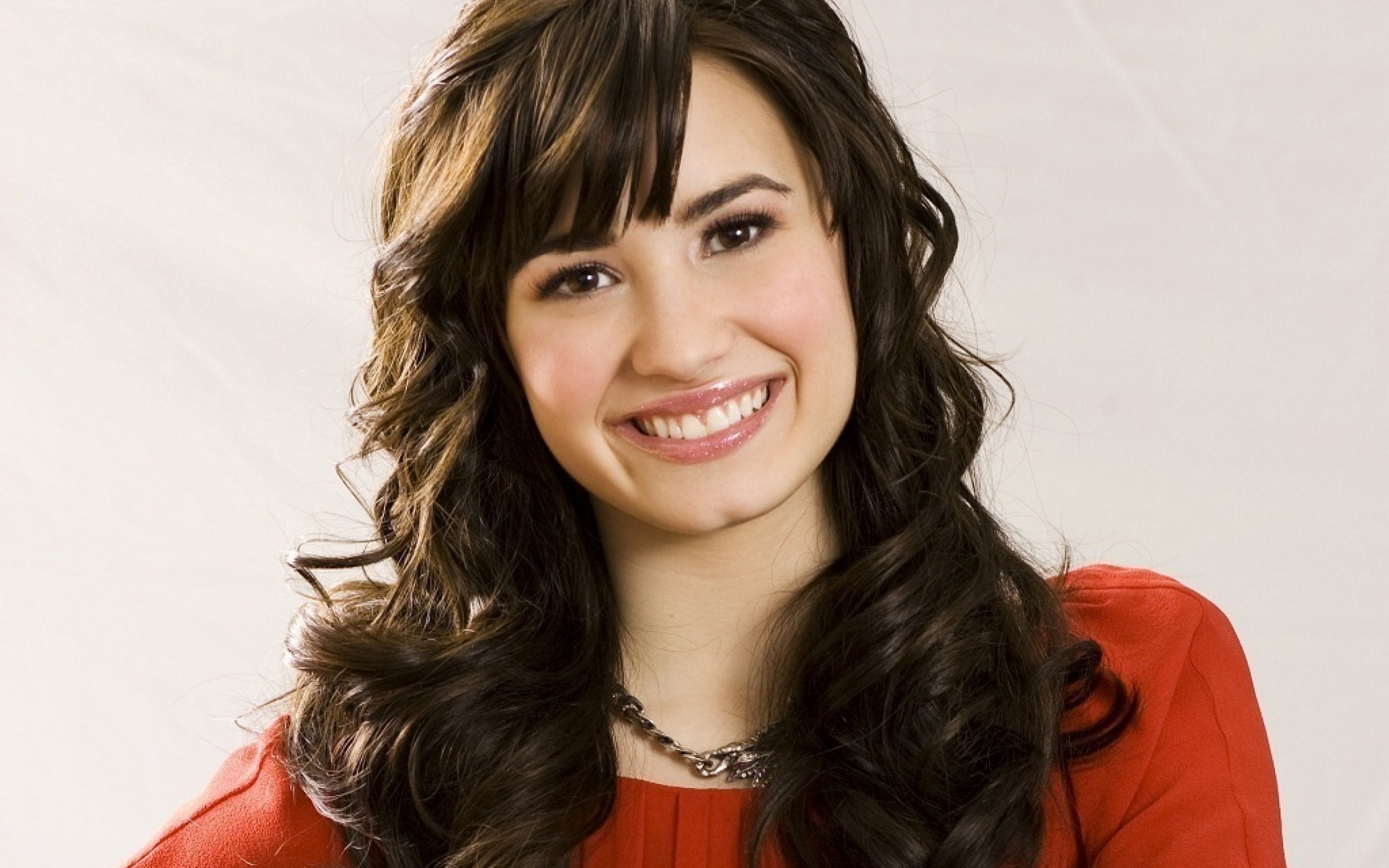 Demi Lovato Wallpaper HD Happy