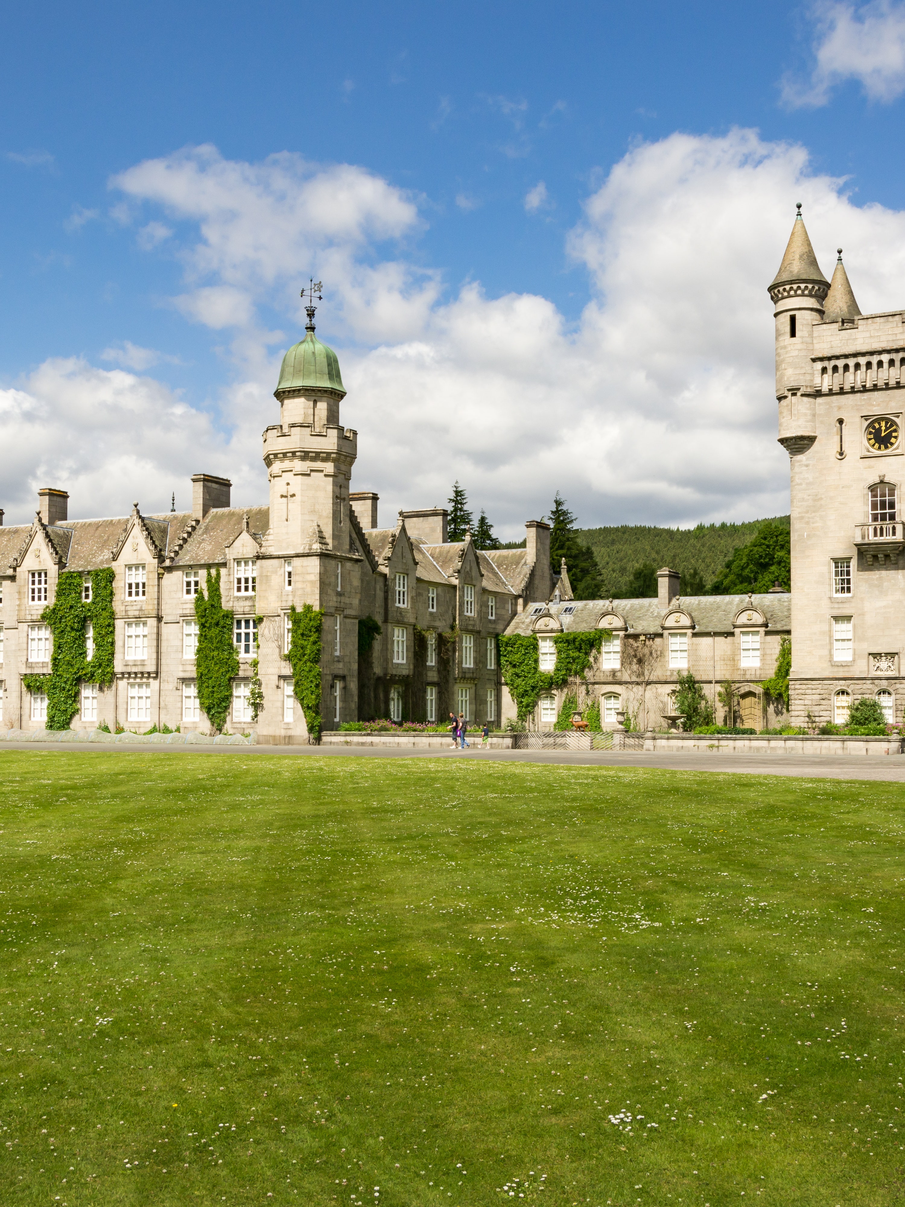 Inside Balmoral Castle Where The Queens Spends Her Holidays