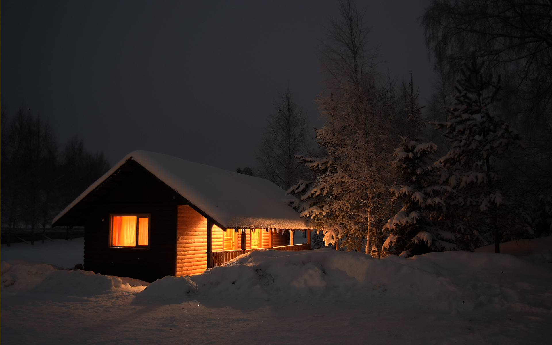 snow on cabin in woods Wallpaper Background 54539
