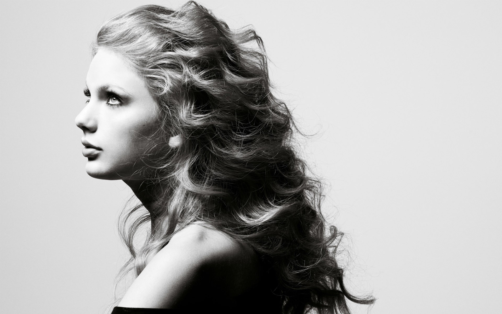 Taylor Swift Side Portrait Wallpaper