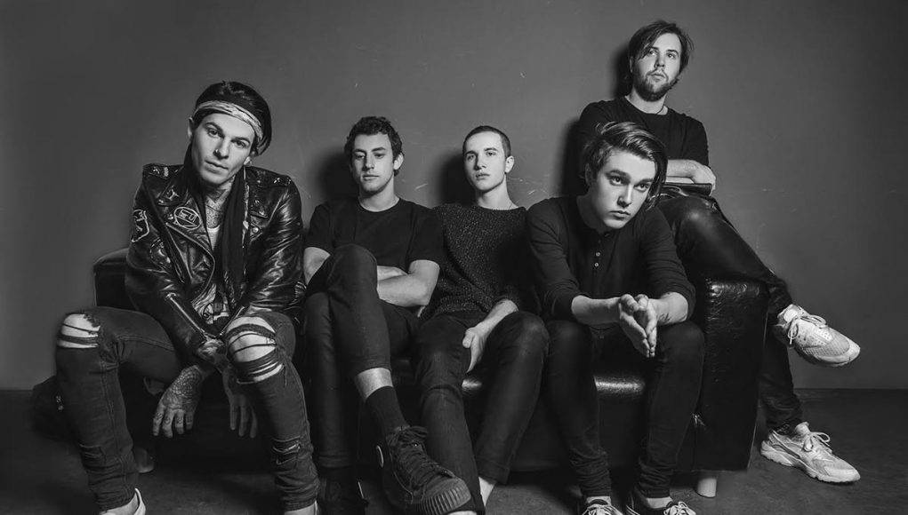 The Neighbourhood In A Gloomy Room Tn9sahmeso0w5zly Wallpaper