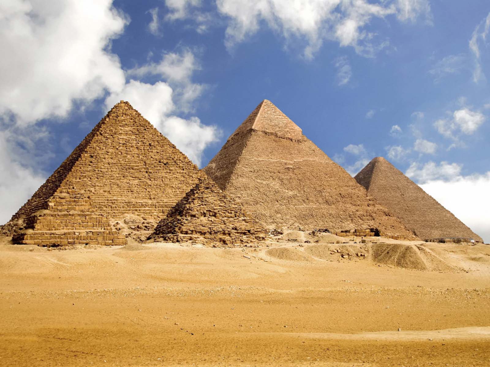 Pyramid Pictures The World Famous Giza Pyramids Wallpaper Of Egypt
