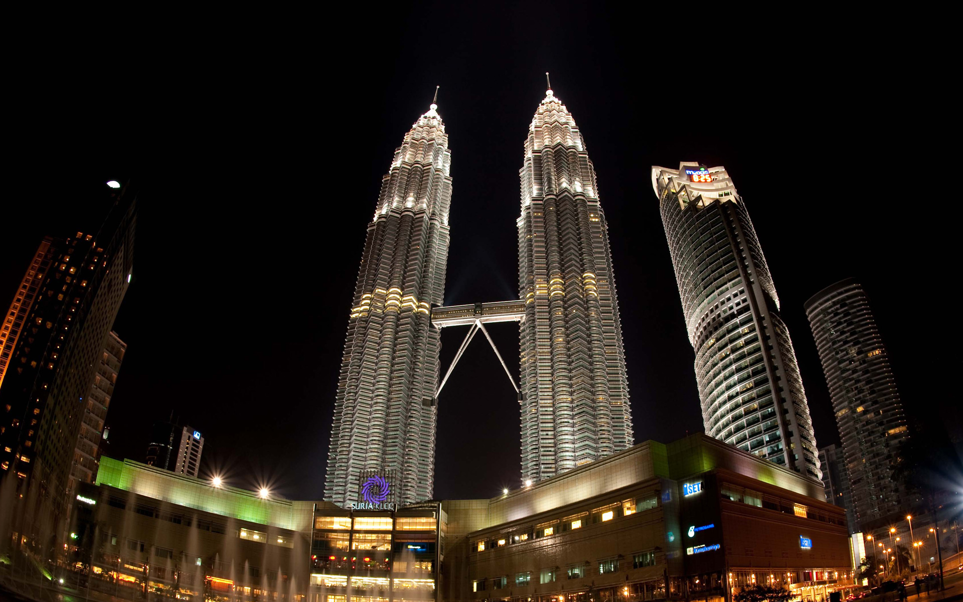 Petronas Towers Night Wallpaper HD