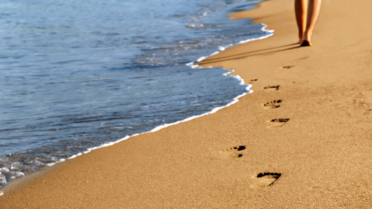 Footprints beach sea ocean beauty wallpaper 1920x1080 998069