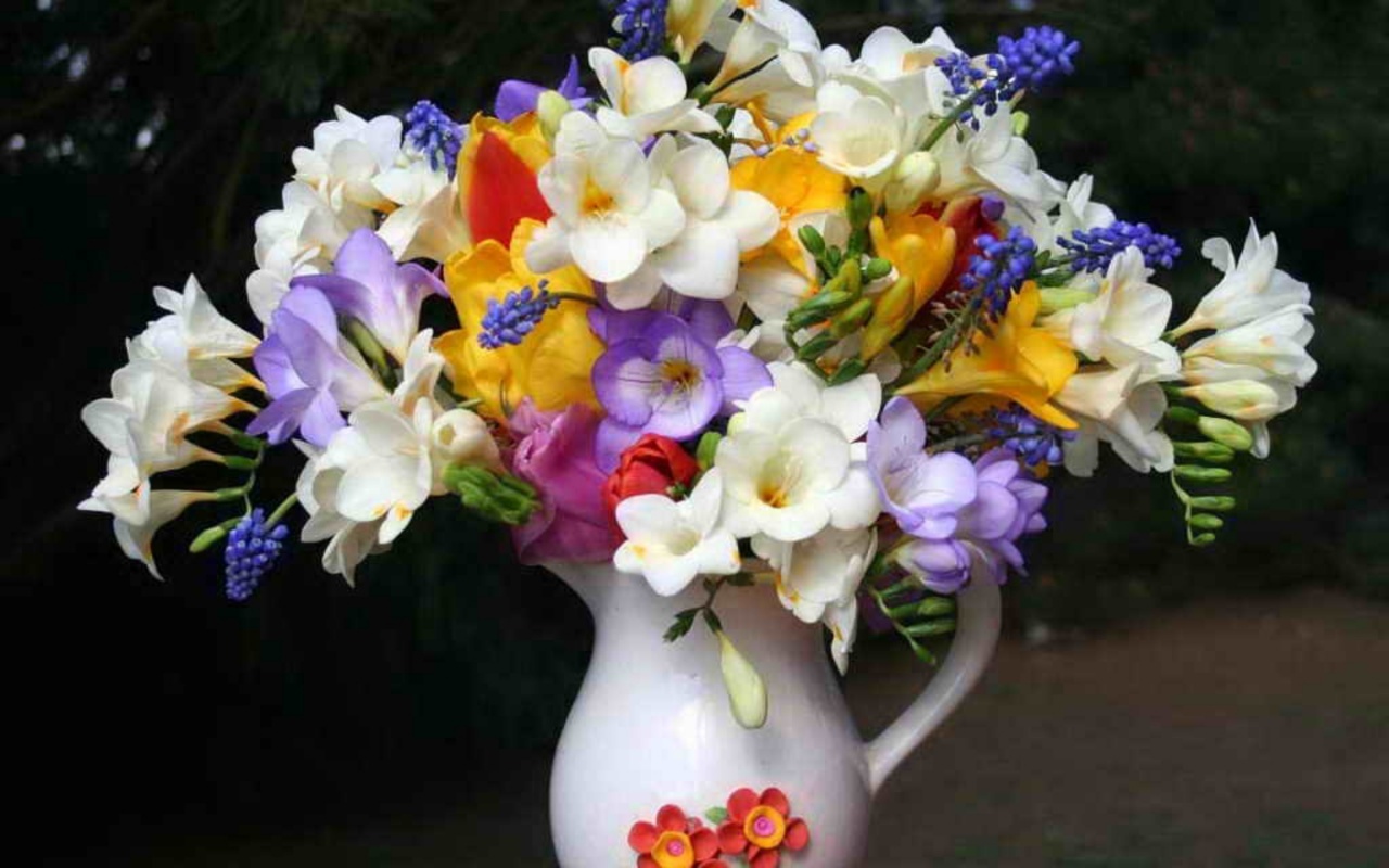 A Bouquet Of Flowers Buchet Cu Flori De Camp Wallpaper
