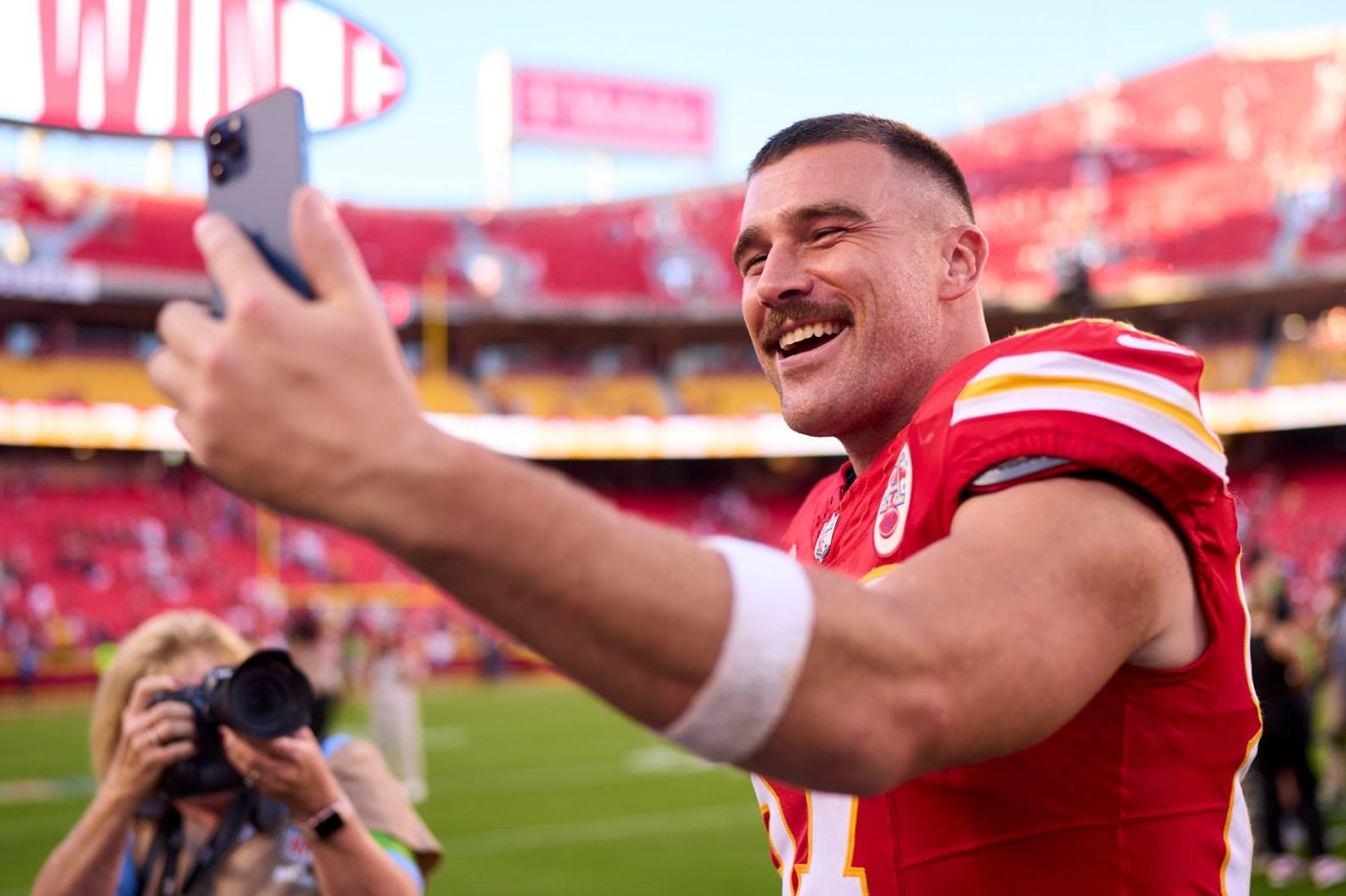 Taylor Swift Travis Kelce Attacked Online By Right Wing Mentators