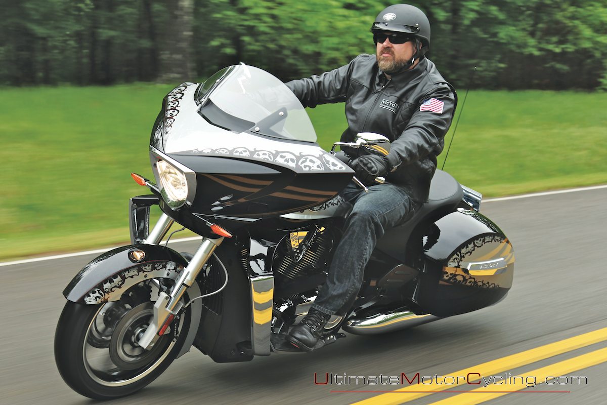2010 Victory Cross Country V Twin Wallpaper   Ultimate MotorCycling