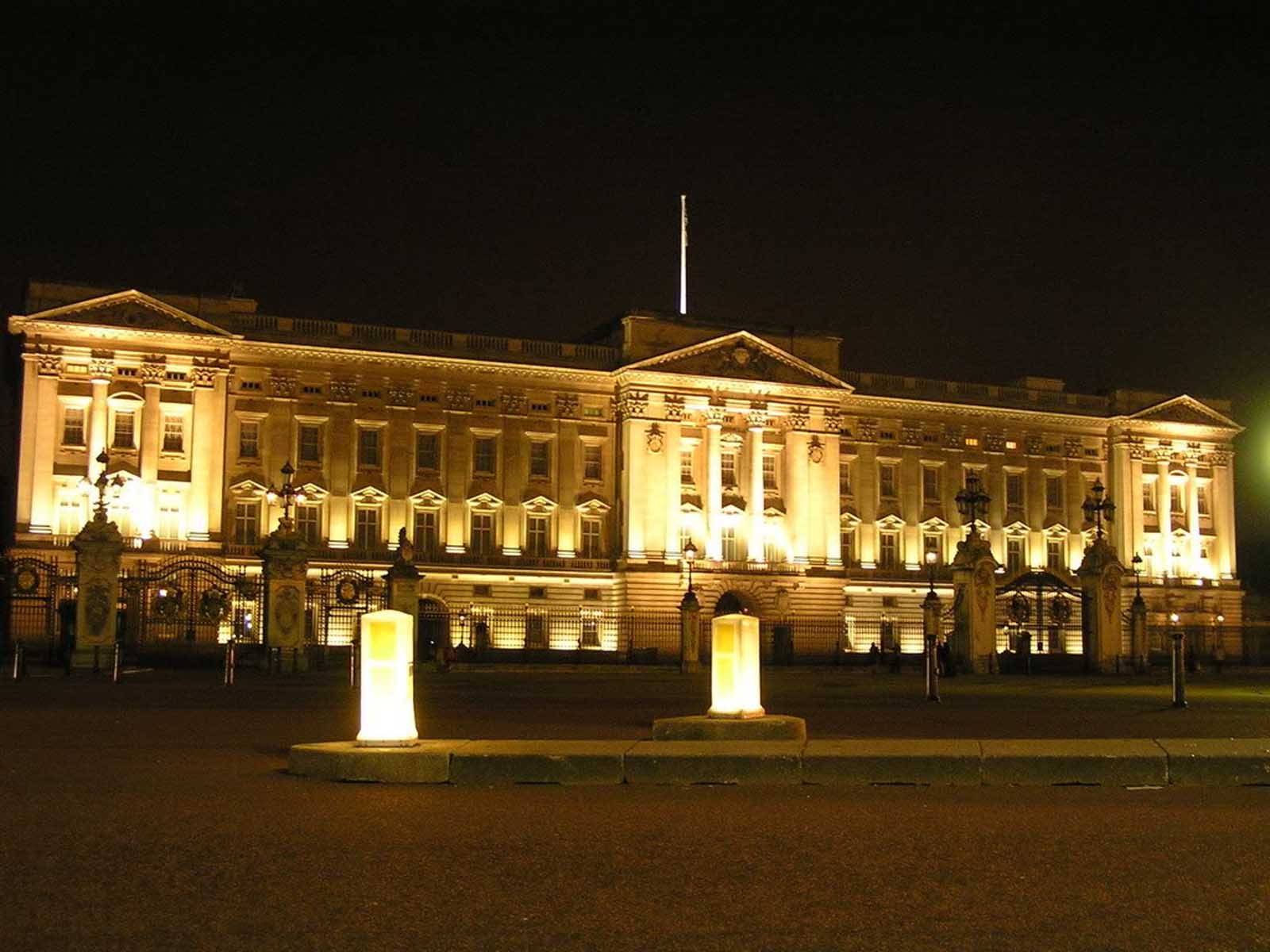 Buckingham Palace Night Wallpaper
