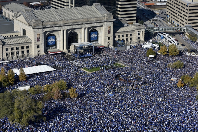 Royals celebration shatters expectations in Kansas City   Lowell Sun