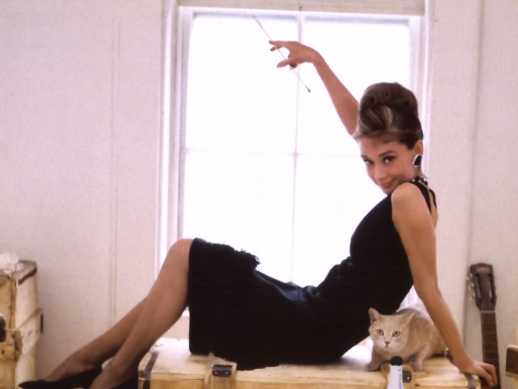 Featured image of post Audrey Hepburn Wallpaper Breakfast At Tiffany s Hd wallpapers and background images