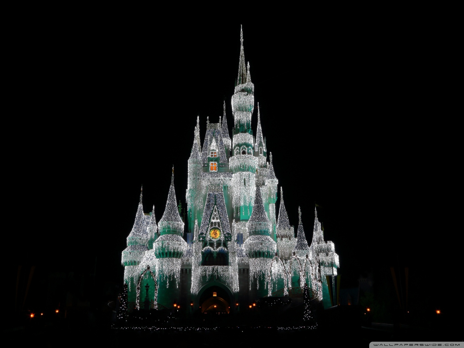 Cinderella Castle At Christmas Phone Wallpaper By