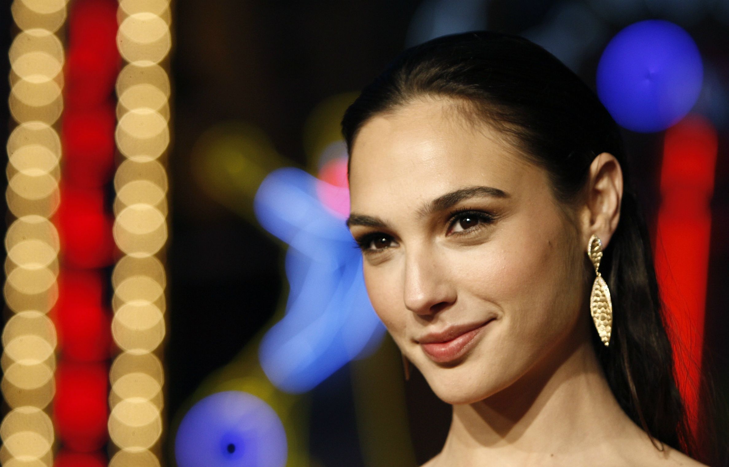 Gal Gadot HD Wallpaper