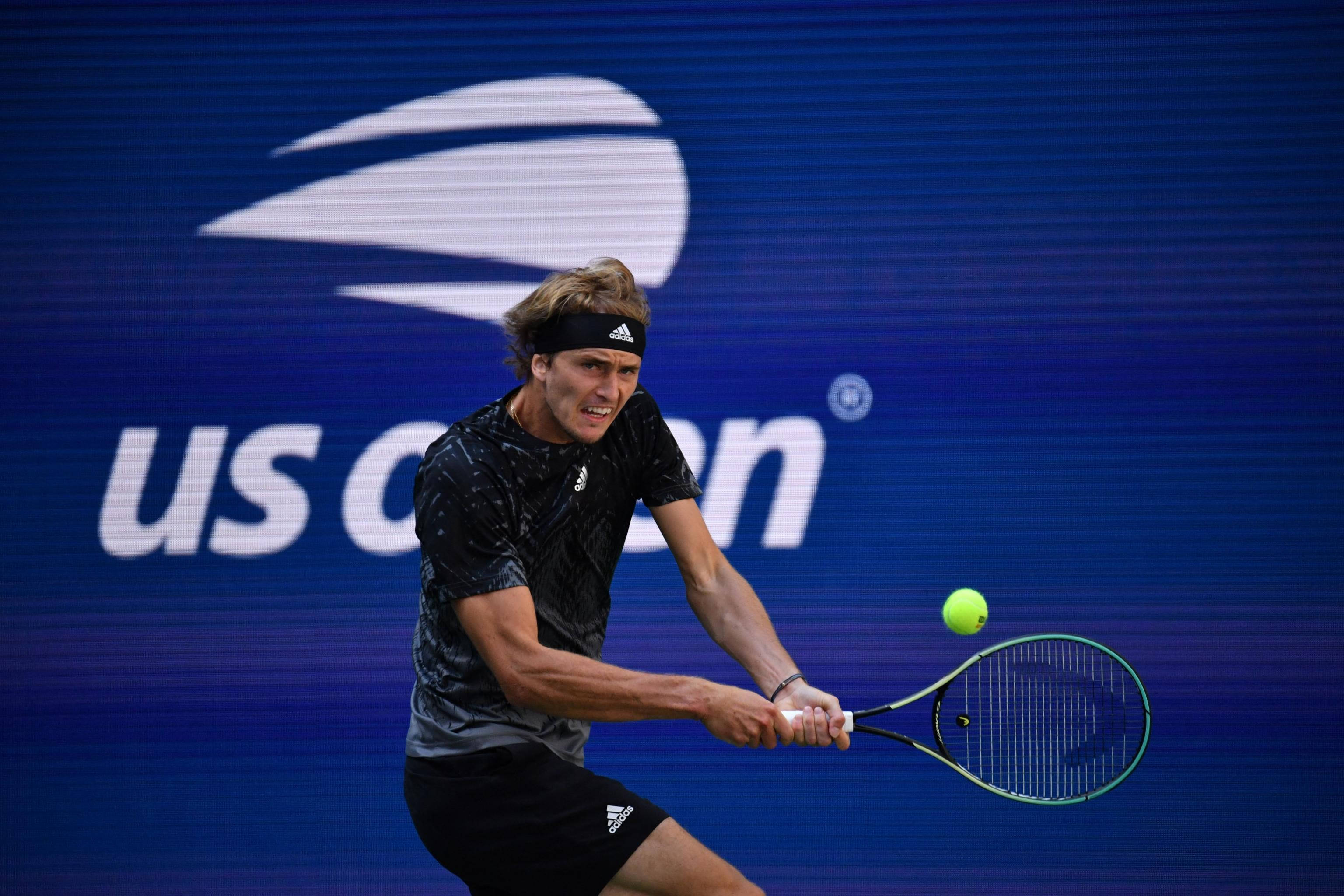 Alexander Zverev Demonstrating Top Wallpaper