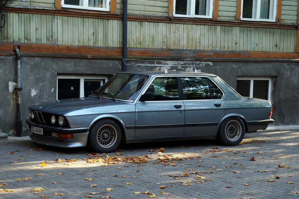 Bmw E28 Low By Shadowphotography