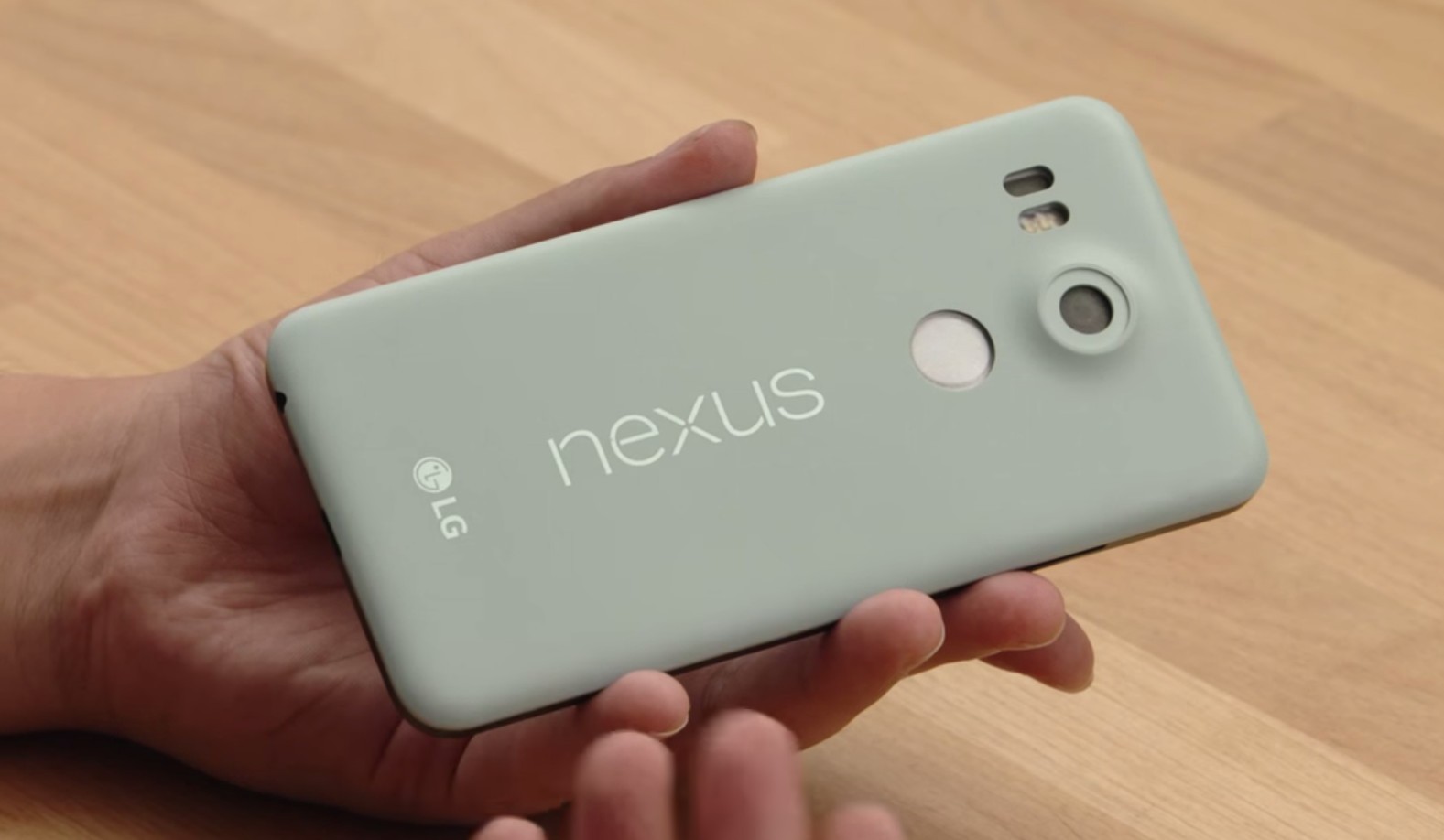 Google Nexus 5x Gets Handled In Demo Video Shows Its Curvy Lines