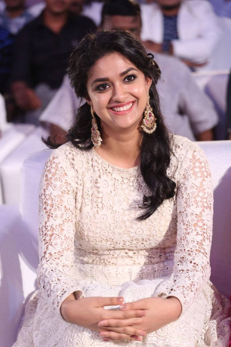 Keerthi Suresh In White Dress HD Ysndwl8fbym1cevd Wallpaper