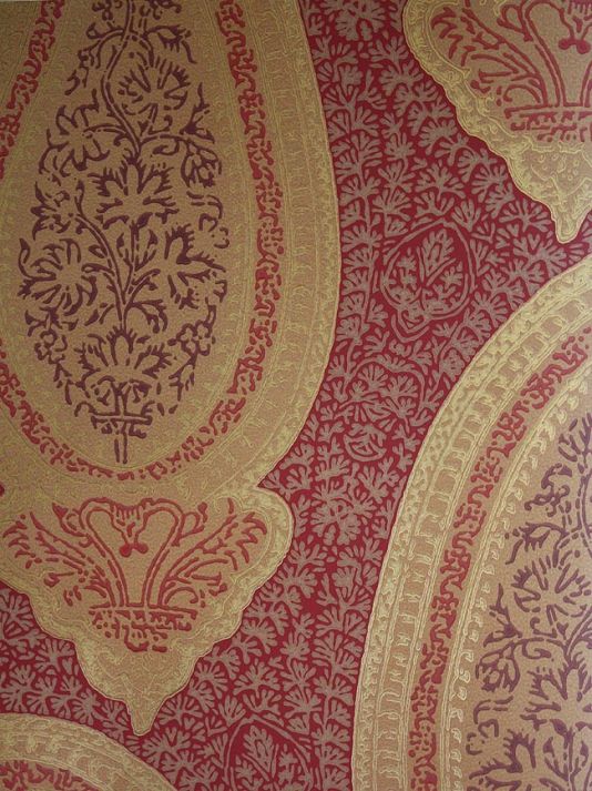 Kashmir Wallpaper Large Paisley Design In Gold Aubergine