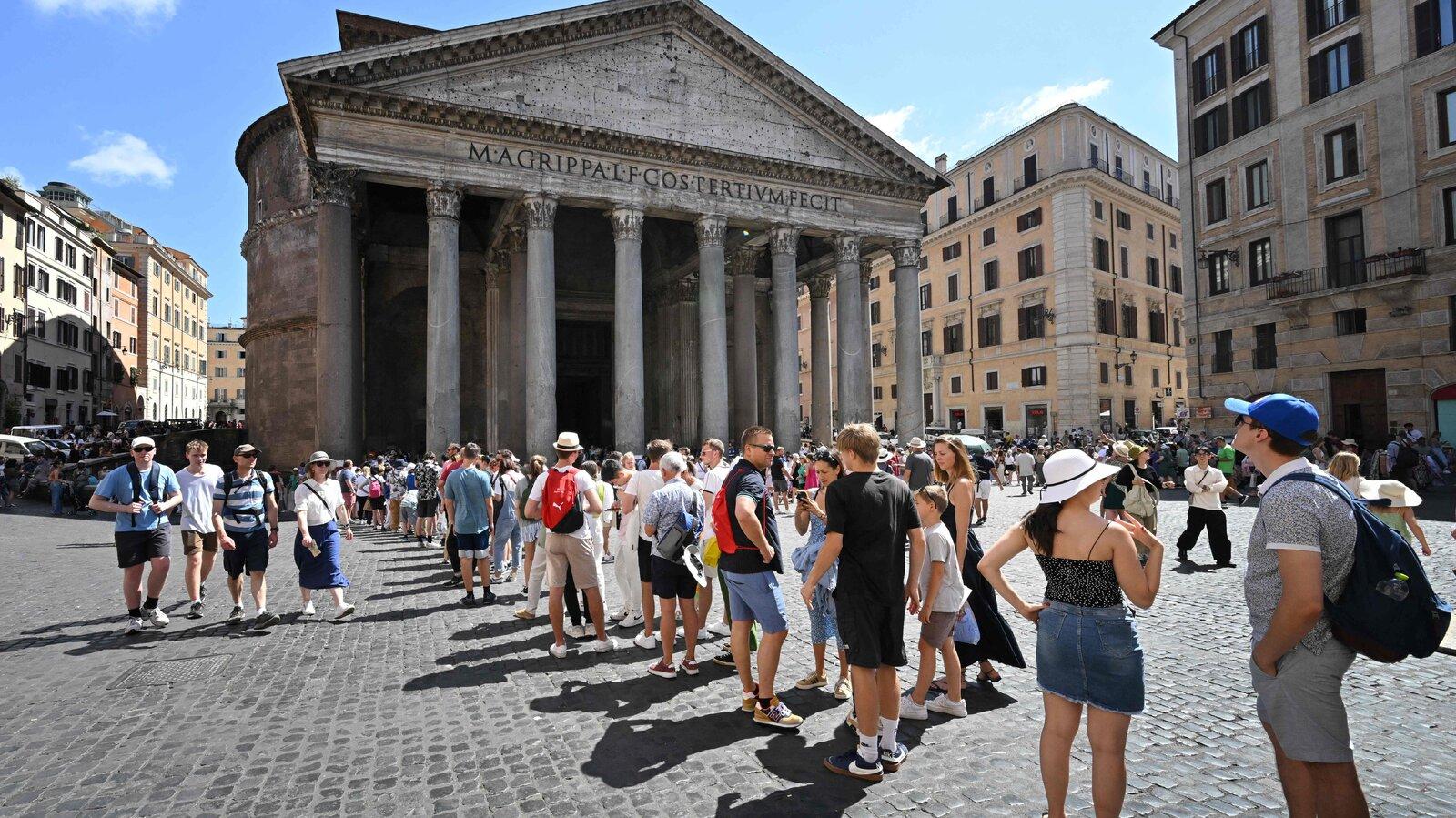 Pantheon Tickets Frustrate Tourists In Rome The New York Times