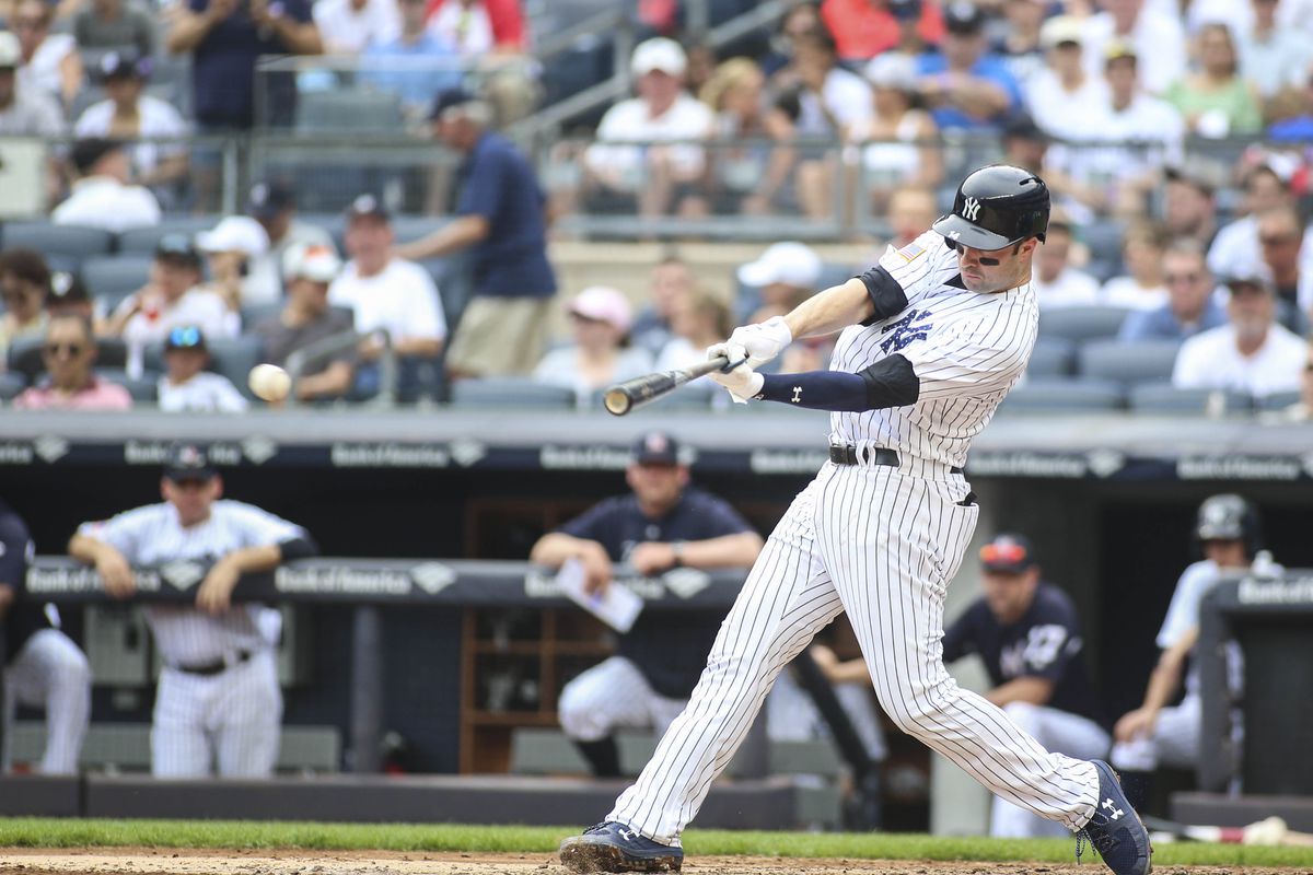 Here S Why The Yankees Should Play Neil Walker Over Brandon Drury