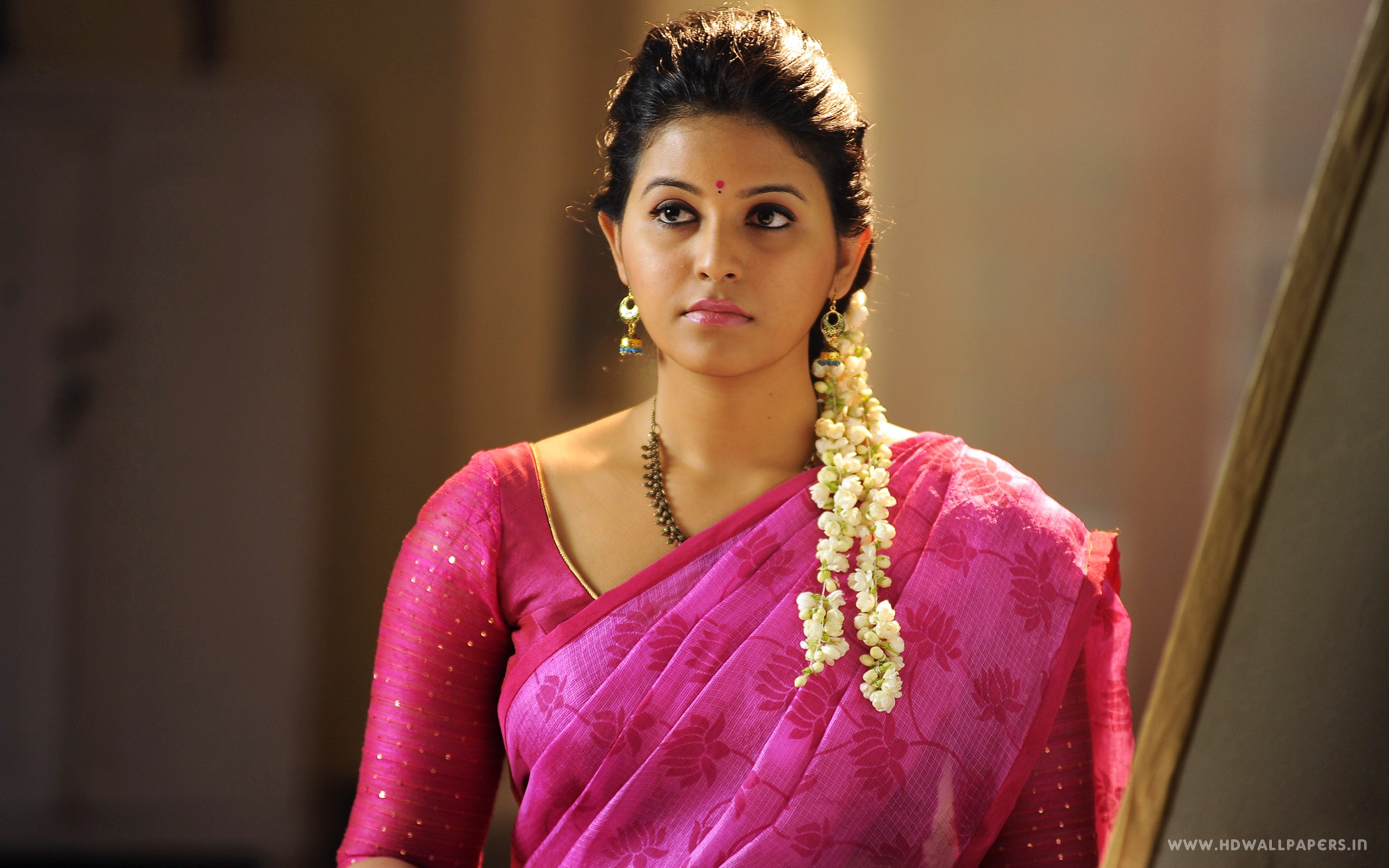 Tamil Actress Anjali Wallpaper Hd