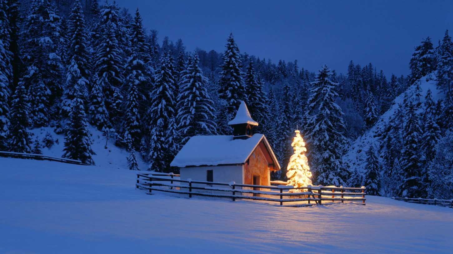 Beautiful Snow Scene In Village With Christmas Tree Chainimage