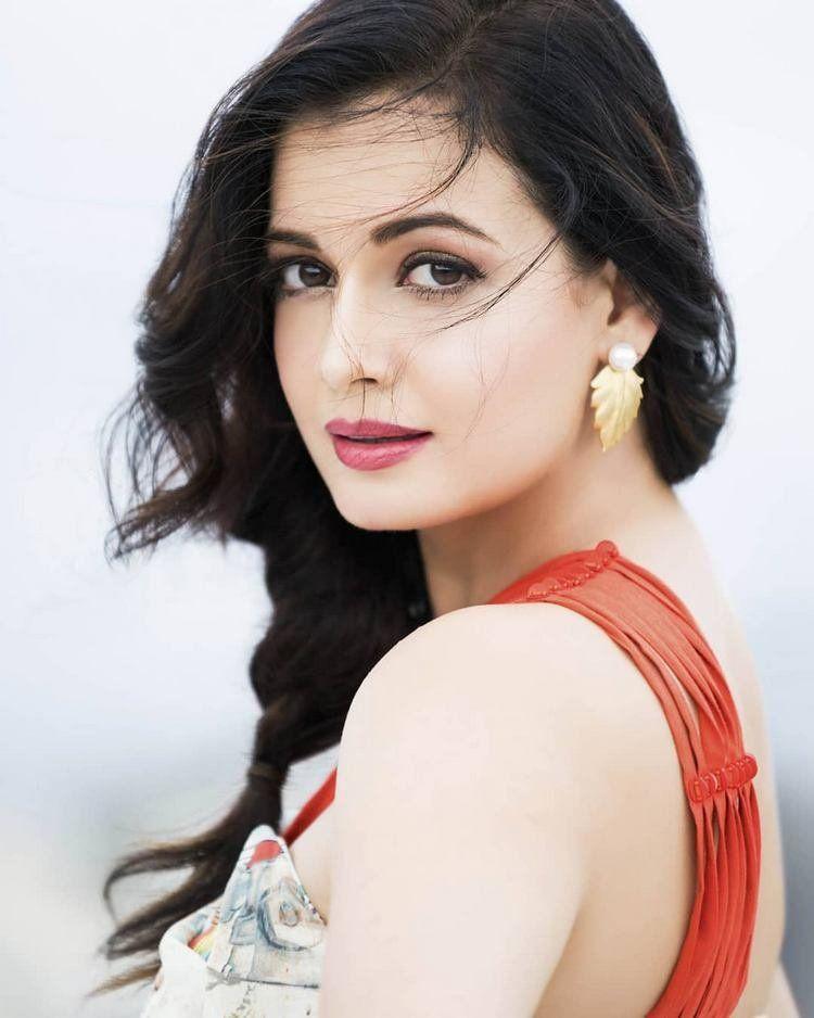 Beautiful Dia Mirza Look Mobile Hd Download Free Background Pictures