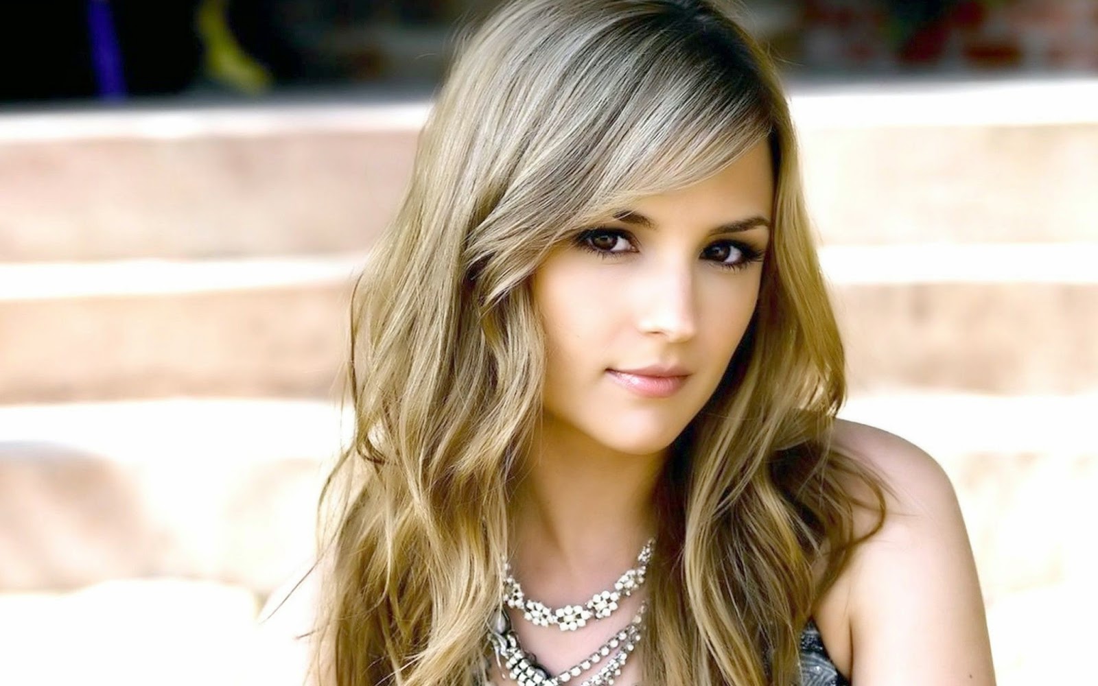 Cute And Beautiful Girls Wallpaper