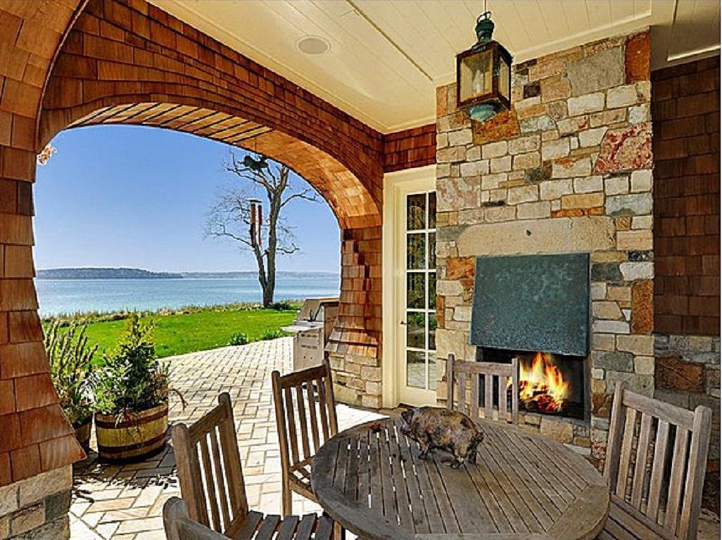 Back porch with fireplace and a view on the sea   160949   High