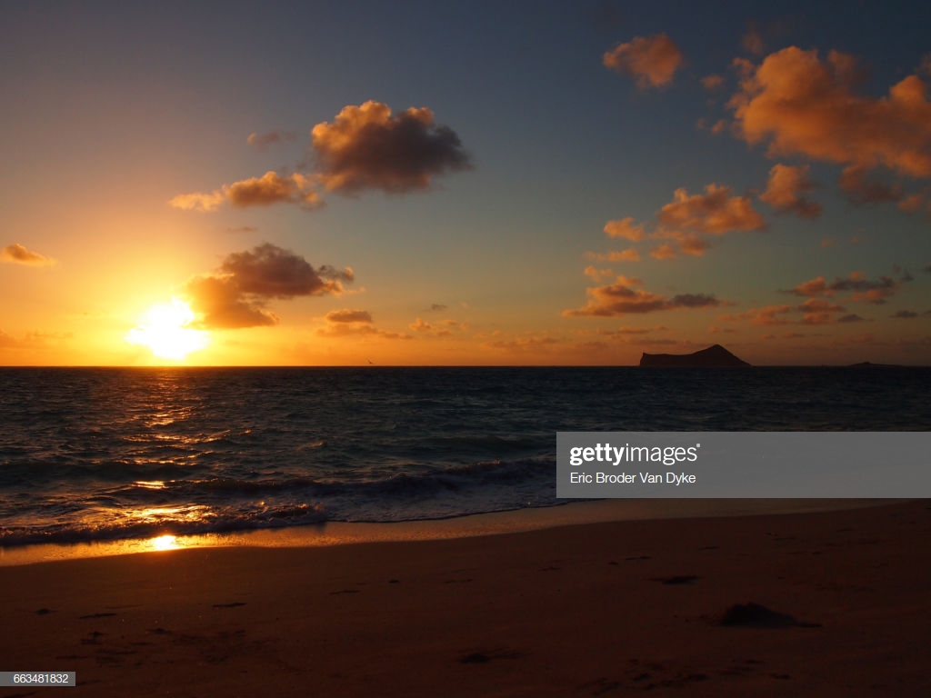 Sunrise On Waimanalo Beach Oahu Hawaii Stock Photo Getty Image