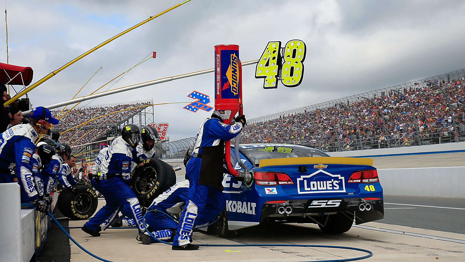 Jimmie Johnson S Shot At Dover Win Falters With Pit Road