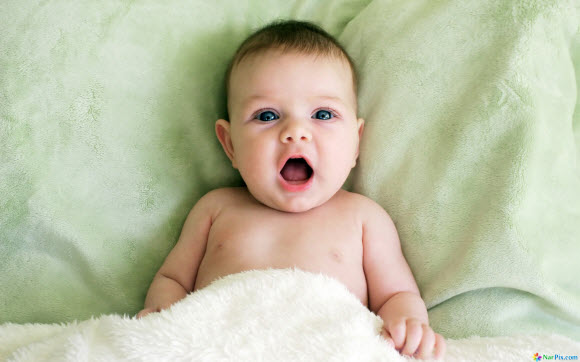 Babies Wallpaper Pack Yawning