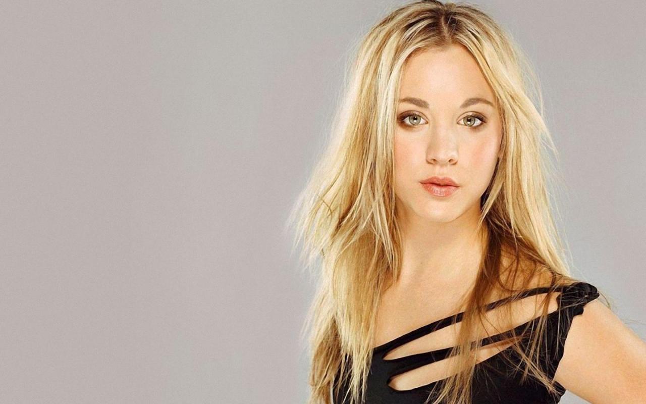 Kaley Cuoco Wallpaper Pictures