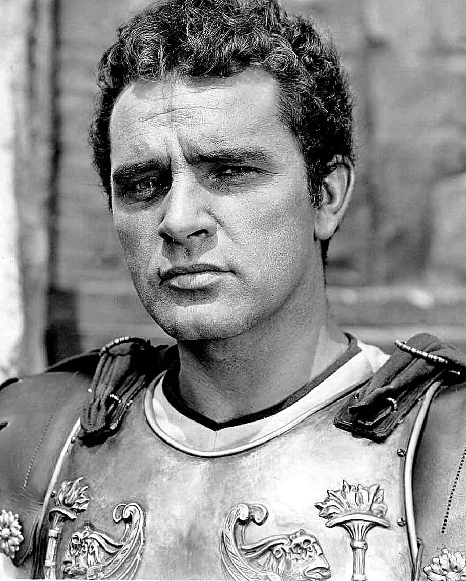 Richard Burton In The Robe Wallpaper