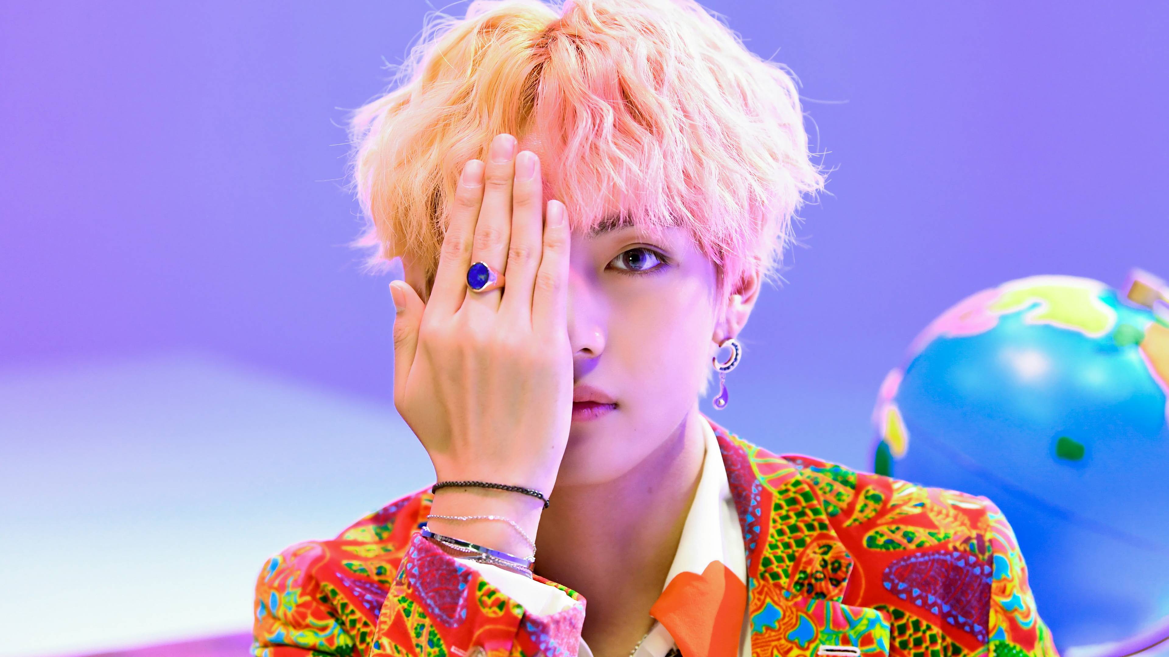 Laptop Kim Tae Hyung Wallpaper On