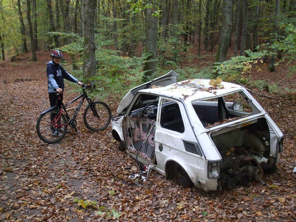 File Abandoned Polski Fiat 126p In A Forest Jpg Wikipedia