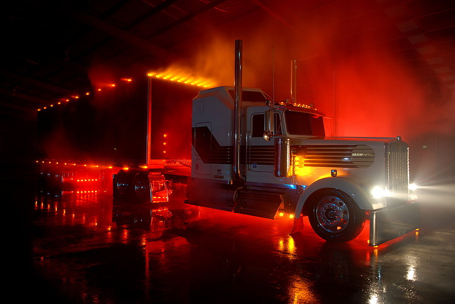 semi-trucks-at-night-wallpapers-wallpapersafari