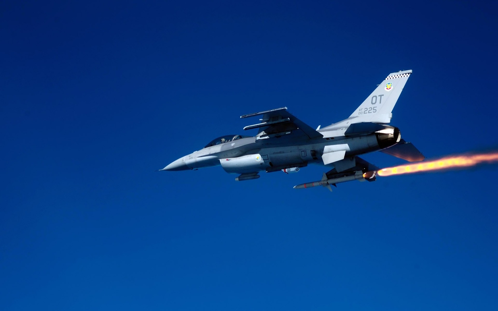 Download General Dynamics F 16 Fighting Falcon wallpaper
