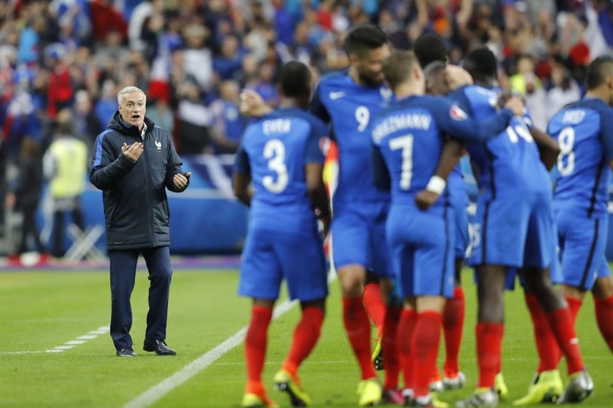 Quipe De France Mbapp Retenu Demb L Cart Par Deschamps