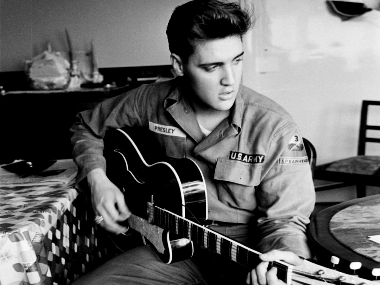 Elvis Presley HD Desktop Wallpaper