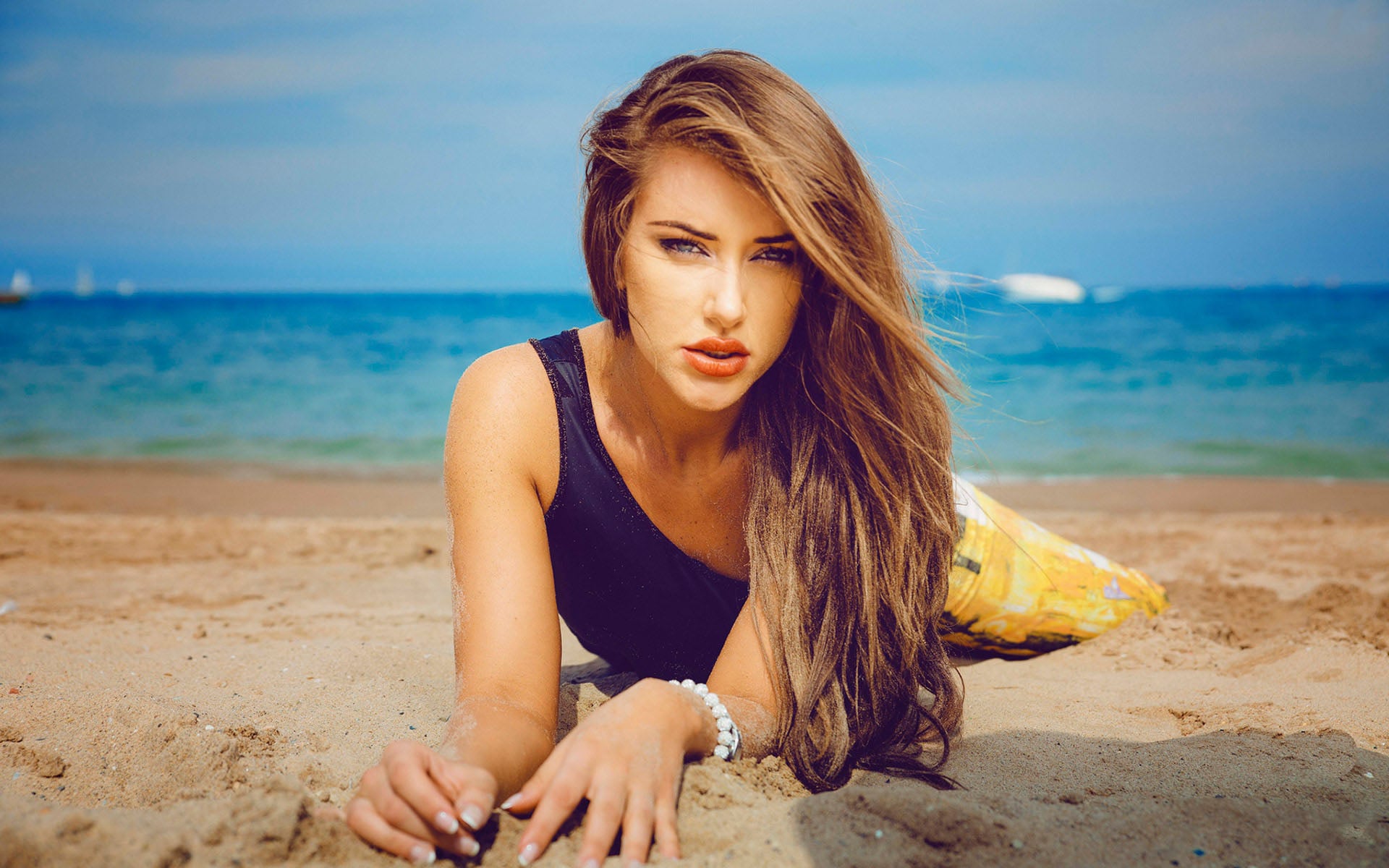 Beach Beautiful Girl Wallpaper