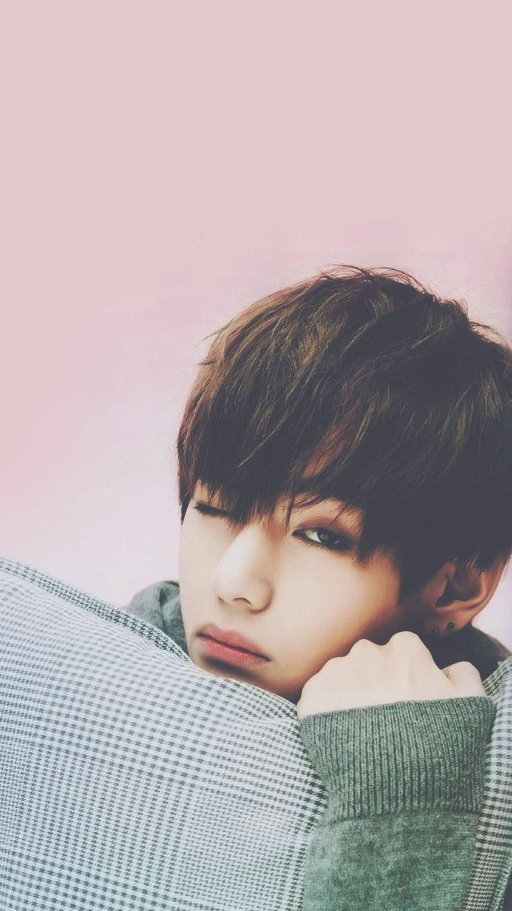 Bts Tae Hyung Winking Udhpu2eyl0of23jf Wallpaper