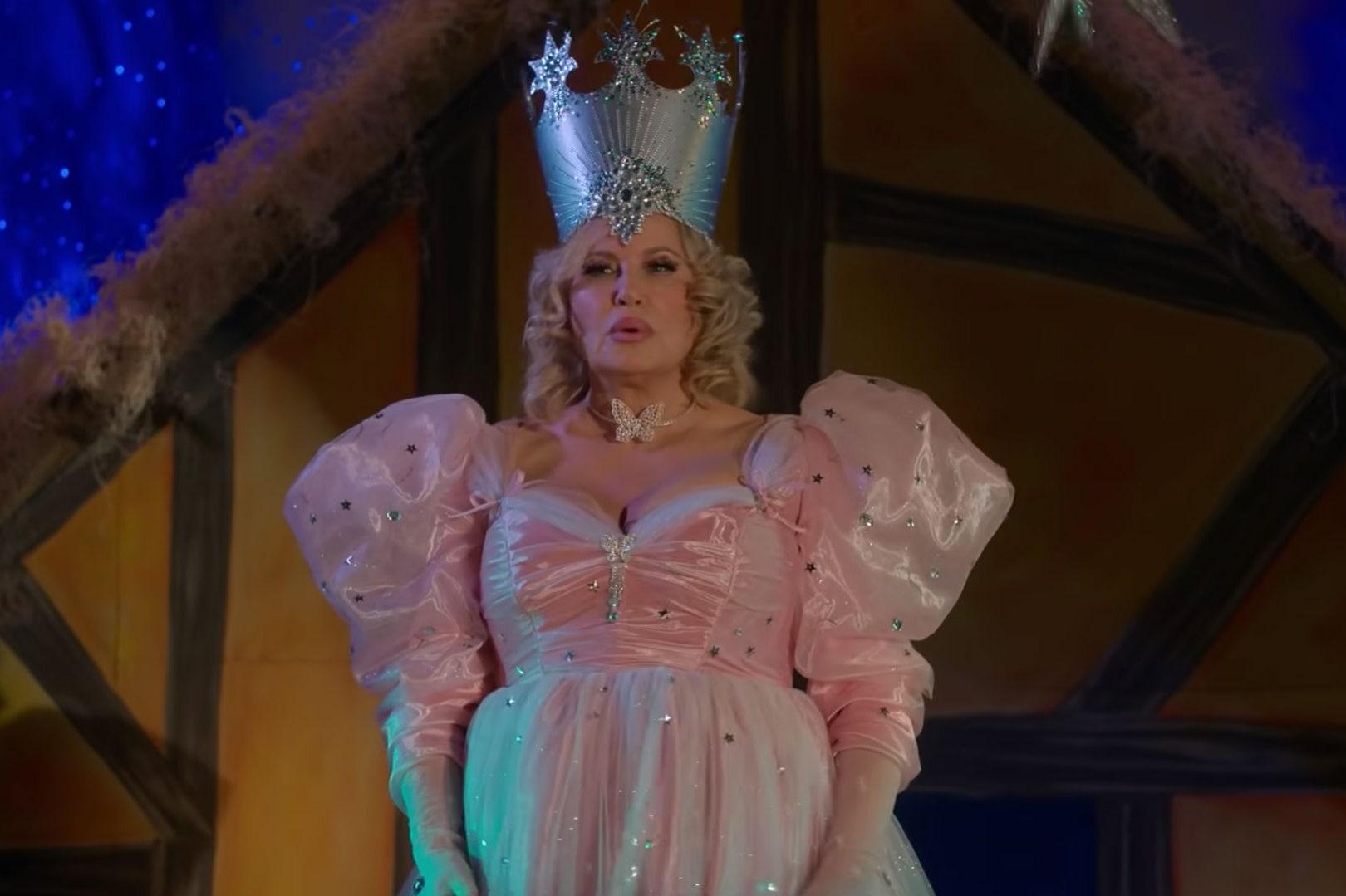 Every Reason We Re Obsessed With Jennifer Coolidge In Single All