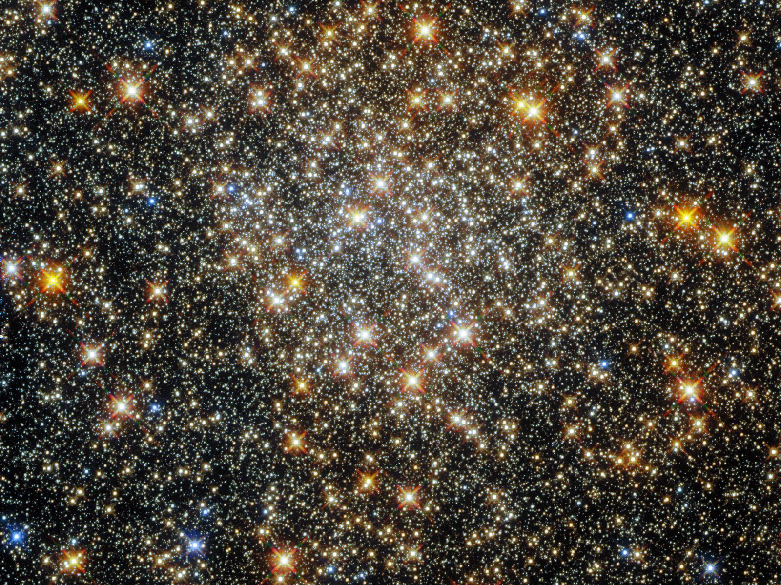 Hubble Captures A Cluster In The Heart Of Milky Way Nasa