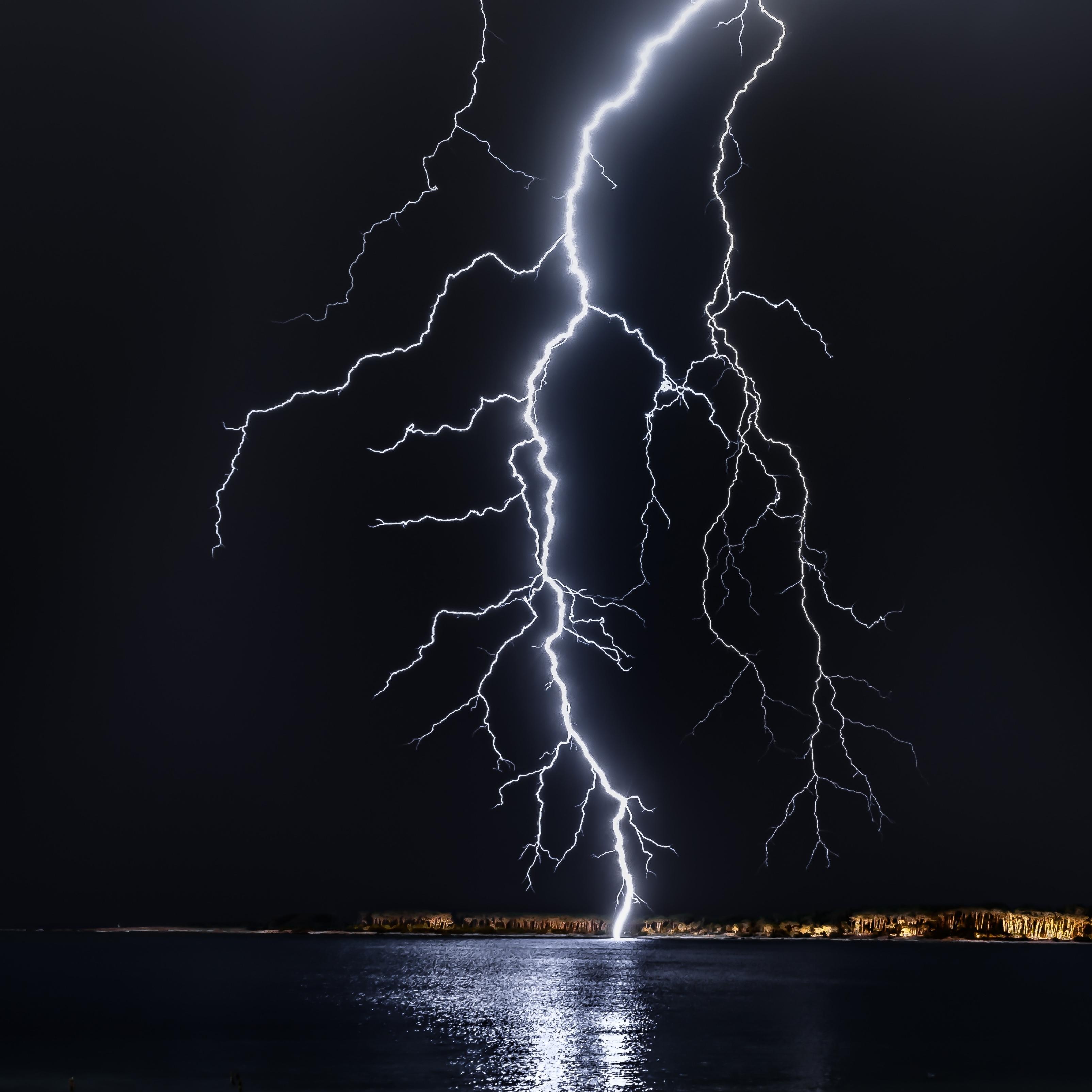 Lightning Night Dark Cool iPad Wallpaper HD 4k