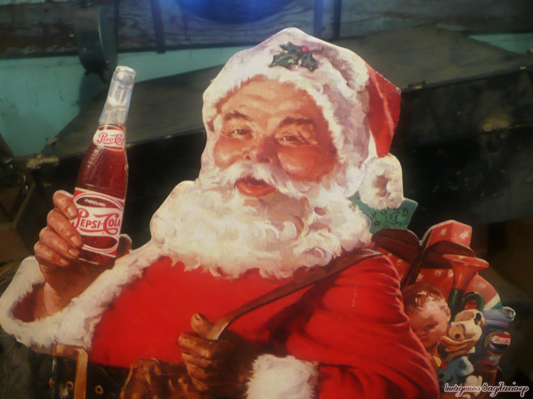 Vintage Santa Claus HD Wallpaper