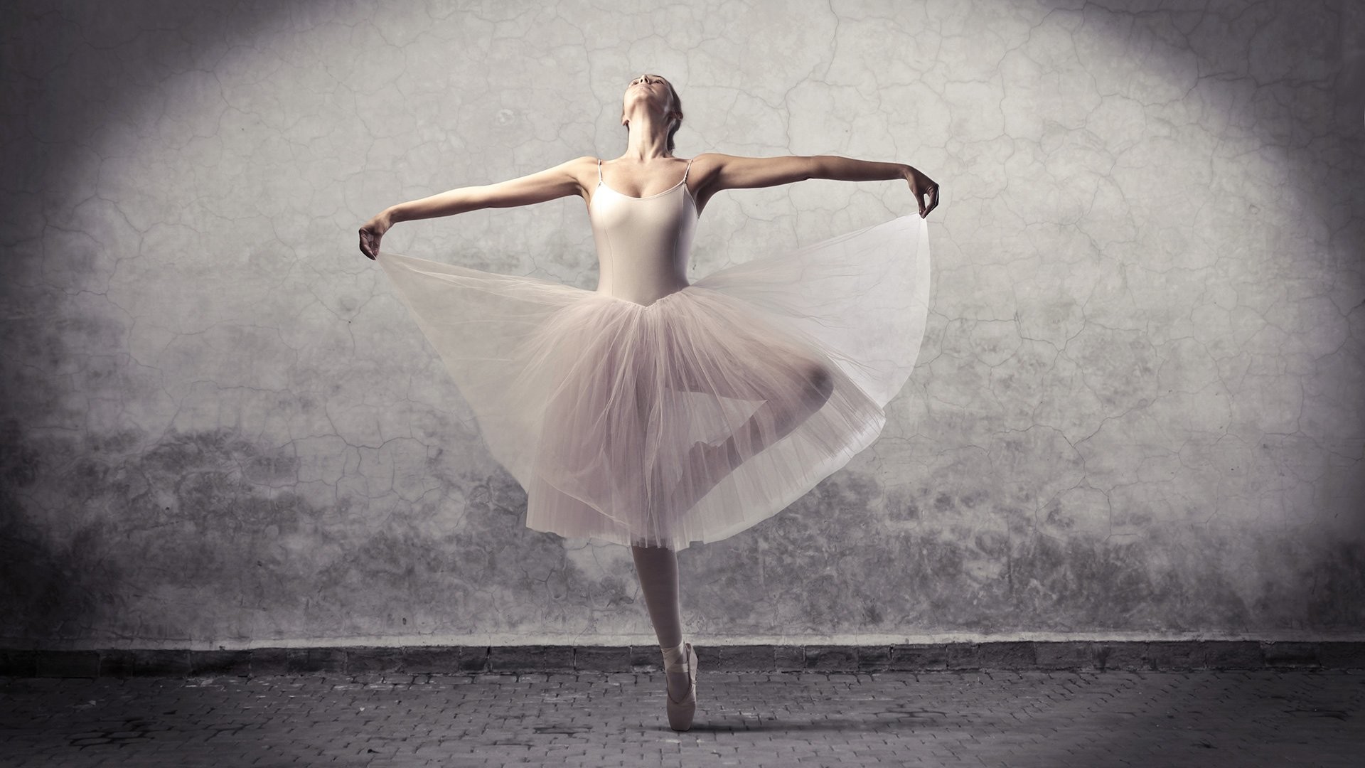 Vertical Ballerina Wallpaper 720p